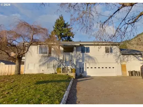404 W Jefferson St, Bingen, WA 98605