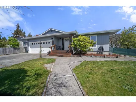 1320 N Gould St, Coquille, OR 97423