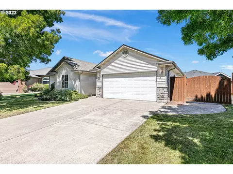 1038 Diamond St, Springfield, OR 97477