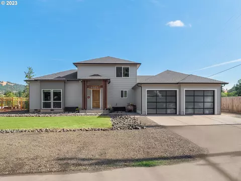 524 River Bend Rd, Roseburg, OR 97471