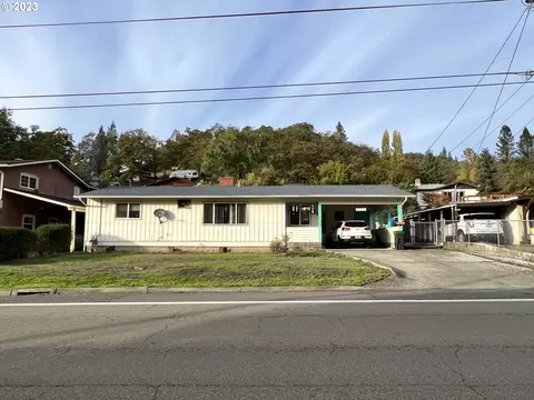 1206 Newton Creek Rd, Roseburg, OR 97470