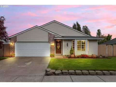 4456 Morfitt St, Hubbard, OR 97032