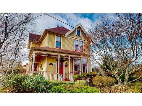 697 34th St, Astoria, OR 97103