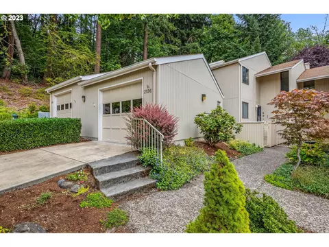 2596 Brittania Pl, Eugene, OR 97405