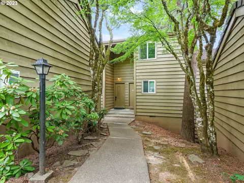 92 Cervantes Cir, Lake Oswego, OR 97035