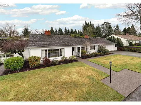7635 SW Fairmoor St, Portland, OR 97225