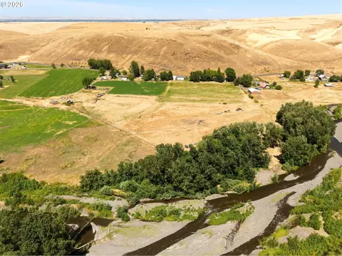 54884 Day Rd, Milton Freewater, OR 97862