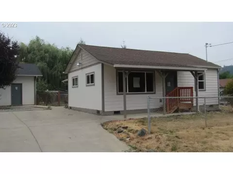 874 NE Johnson St, Myrtle Creek, OR 97457
