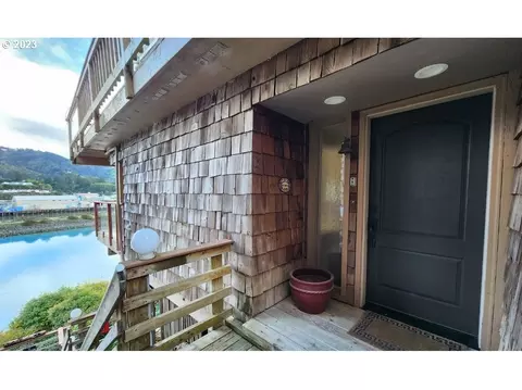 222 Del Norte Ln #12, Brookings, OR 97415