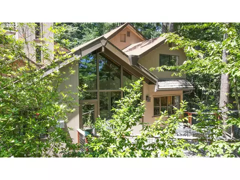 1878 Fircrest Dr, Eugene, OR 97403