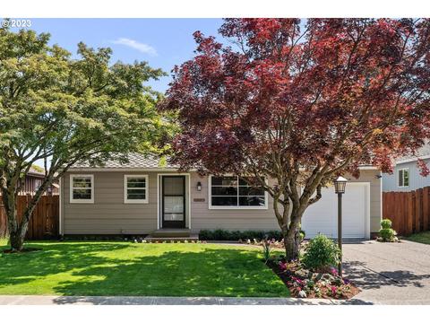 8346 NE Beech St, Portland, OR 97220