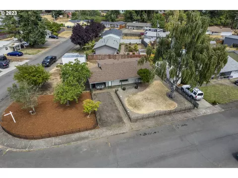 210 SE Birchwood Dr, Dallas, OR 97338