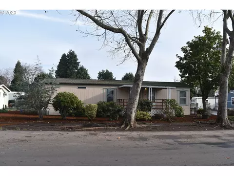 1400 Candlelight Dr #180, Eugene, OR 97402