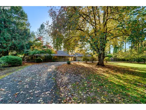 6050 Childs Rd, Lake Oswego, OR 97035