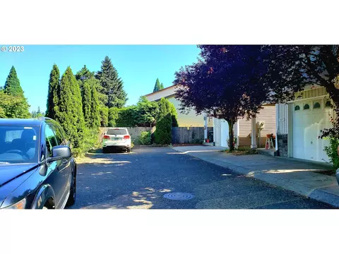 15013 SE Division St, Portland, OR 97236