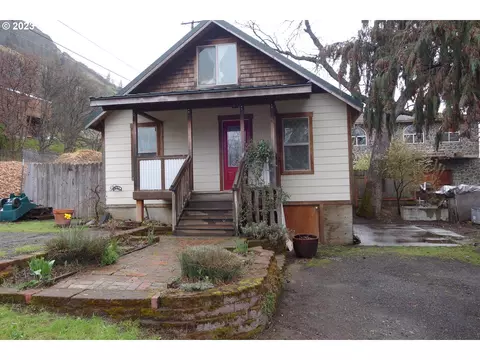 114 N Elm St, Bingen, WA 98605