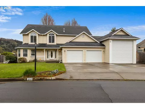 257 Martha Dr, Winchester, OR 97495