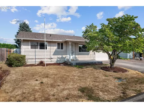 324 W Clackamas Cir, Woodburn, OR 97071