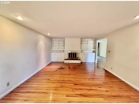 Living - 45 Rustic Pl, Eugene, OR 97401 photo 2 of 5