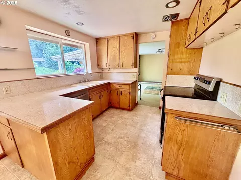 Kitchen - 45 Rustic Pl, Eugene, OR 97401 photo 1 of 3