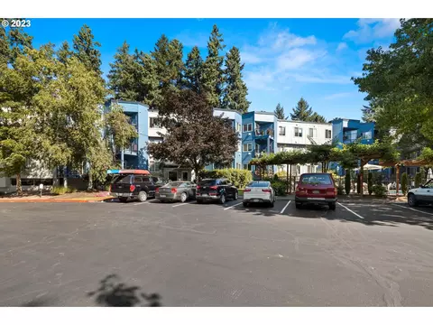 8720 SW Tualatin Rd #321, Tualatin, OR 97062