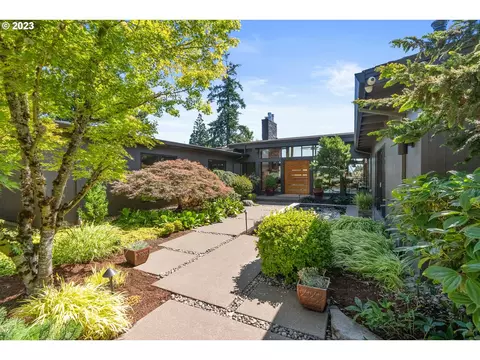 18475 Crestline Dr, Lake Oswego, OR 97034