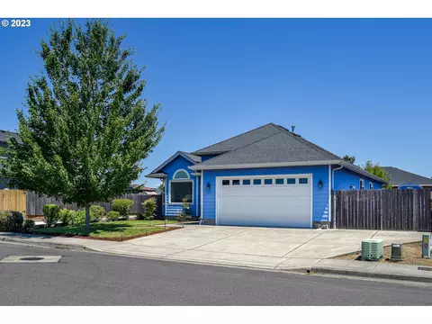 1256 Creswood Dr, Creswell, OR 97426