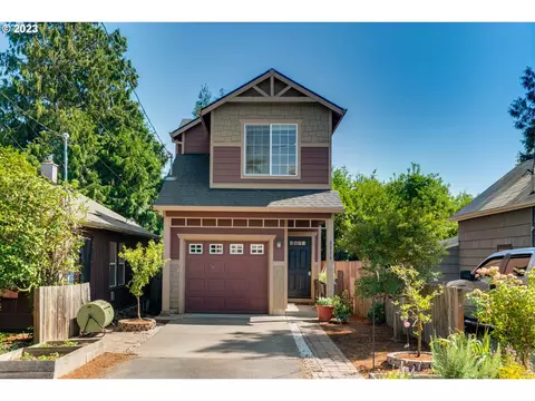 8816 NE Clackamas St, Portland, OR 97220