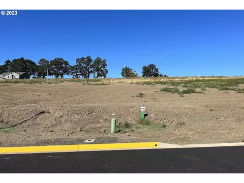2925 NW Pinehurst Dr #14, Mcminnville, OR 97128