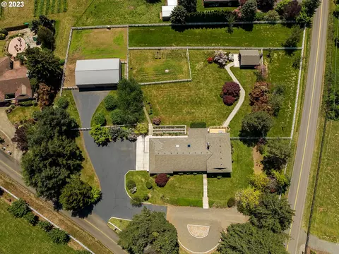 15605 NE Kincaid Rd, Newberg, OR 97132