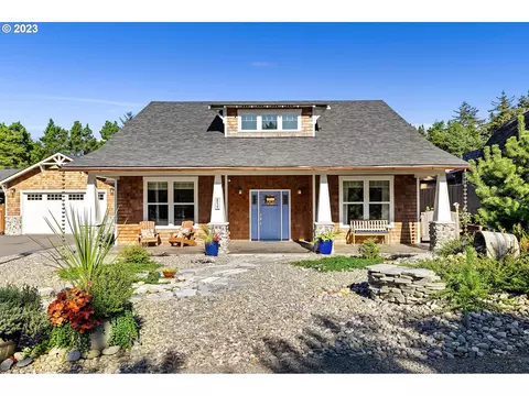 654 F St, Gearhart, OR 97138