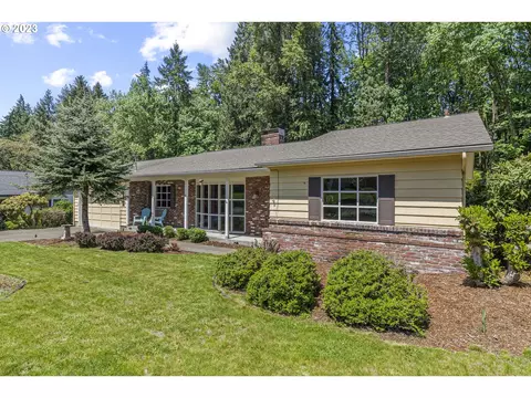 2360 W Hills Dr, Longview, WA 98632