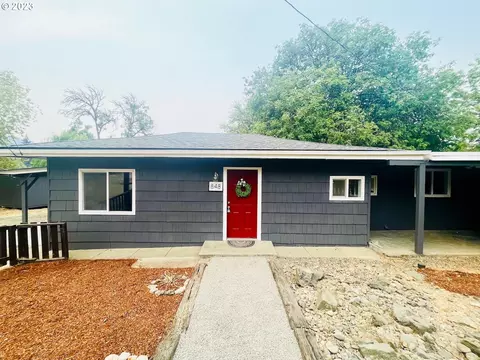 848 NE Willow St, Roseburg, OR 97470