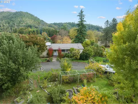 4235 Canyonville Riddle Rd, Riddle, OR 97469
