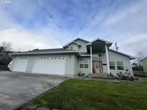 8 Smith Dr, Echo, OR 97826