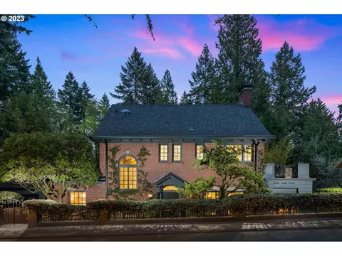 2424 SW Sherwood Dr, Portland, OR 97201