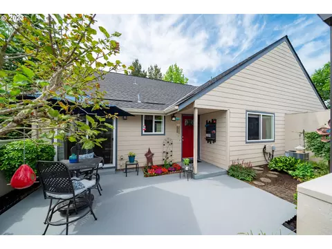 220 NE Village Squire Ave #4, Gresham, OR 97030