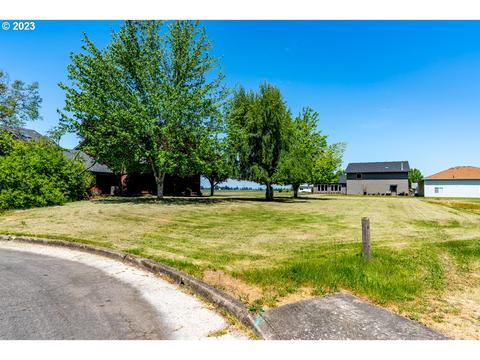 894 Cessna St, Independence, OR 97351