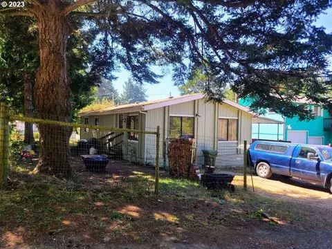 91130 Seaview Ln, Coos Bay, OR 97420
