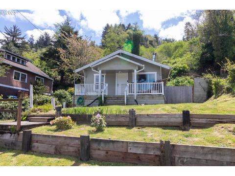 242 Elm Ave, Reedsport, OR 97467