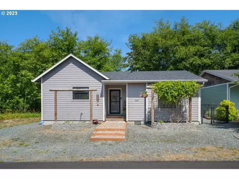 360 N Juniper Ct, Rockaway Beach, OR 97136