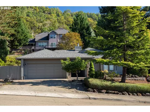 2745 NW Kline St, Roseburg, OR 97471