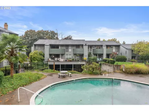 8739 SW Brightfield Cir, Portland, OR 97223