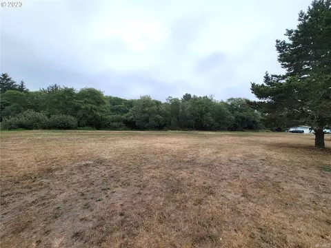 1606 S Idaho Ave, Long Beach, WA 98631
