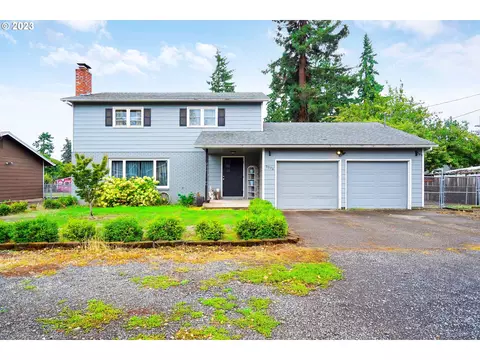 3070 7th St, Hubbard, OR 97032