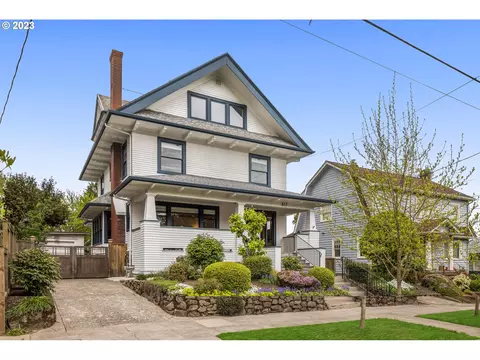 617 NE Laurelhurst Pl, Portland, OR 97232