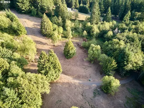 621 Young Rd, Kelso, WA 98626