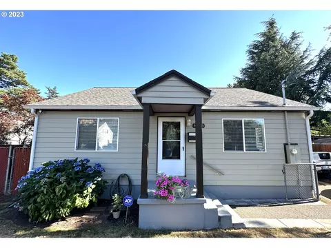 8436 SE Lafayette St, Portland, OR 97266
