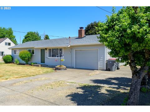 403 8th St, Dayton, OR 97114