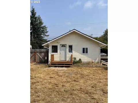 1223 N Collier St, Coquille, OR 97423